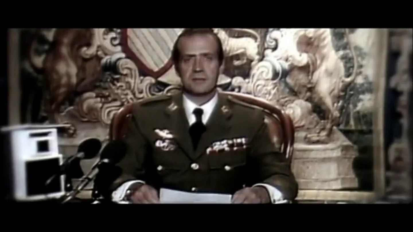 La misteriosa caja blanca que siempre acompaña al rey y que también nos "coló" Operación Palace La misteriosa caja blanca que siempre acompaña al rey y que también nos "coló" Operación Palace