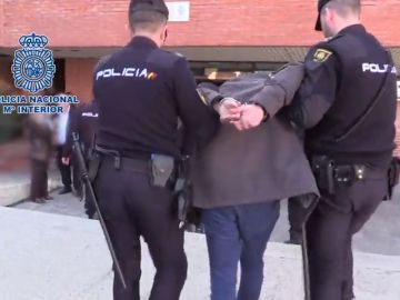 Detenido tras descuartizar a su madre en Madrid Detenido tras descuartizar a su madre en Madrid