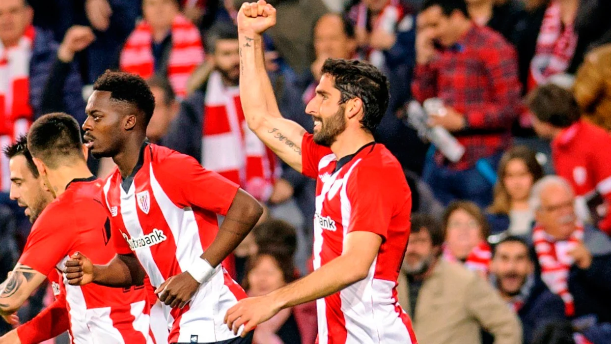 El centrocampista del Athlétic, Raúl García, celebra su gol ante el Eibar