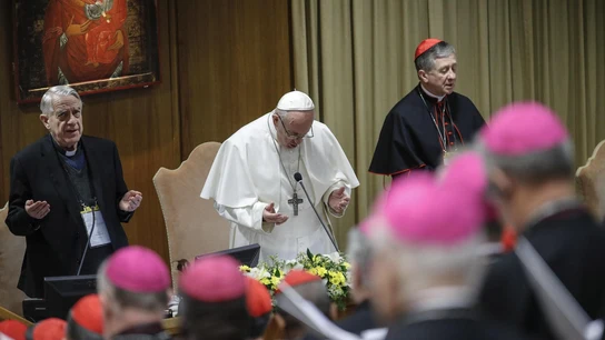 El papa Francisco reza en la cumbre que se celebra en el Vaticano sobre los abusos a menores por parte del clero El papa Francisco reza en la cumbre que se celebra en el Vaticano sobre los abusos a menores por parte del clero