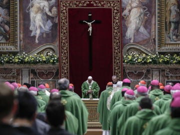 El papa Francico durante la cumbre de la Iglesia El papa Francico durante la cumbre de la Iglesia