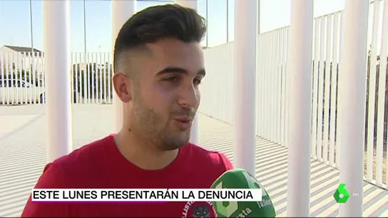 Carlos Fraile, jugador del Écija agredido por un ultra del Xerez CD: "Nos quitan las ganas de seguir jugando al fútbol" Carlos Fraile, jugador del Écija agredido por un ultra del Xerez CD: "Nos quitan las ganas de seguir jugando al fútbol"