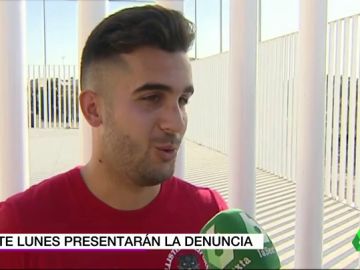 Carlos Fraile, jugador del Écija agredido por un ultra del Xerez CD: "Nos quitan las ganas de seguir jugando al fútbol" Carlos Fraile, jugador del Écija agredido por un ultra del Xerez CD: "Nos quitan las ganas de seguir jugando al fútbol"