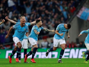 Los jugadores del City explotan de júbilo tras ganar la Copa de la Liga Los jugadores del City explotan de júbilo tras ganar la Copa de la Liga
