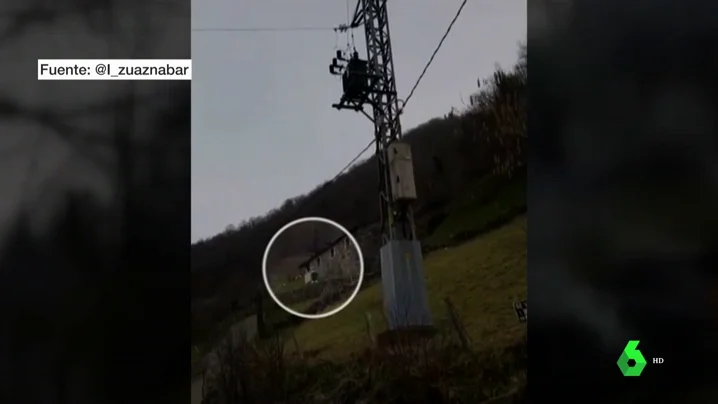 "Ahí tenemos a los que queman los montes, gentuza": graban a un hombre provocando un incendio en un monte de Cantabria