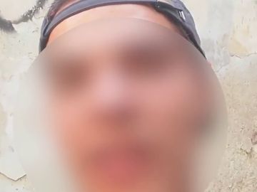 El inquietante vídeo del caníbal de Madrid rapeando: "Cocinando ternera para perder la cordura" El inquietante vídeo del caníbal de Madrid rapeando: "Cocinando ternera para perder la cordura"