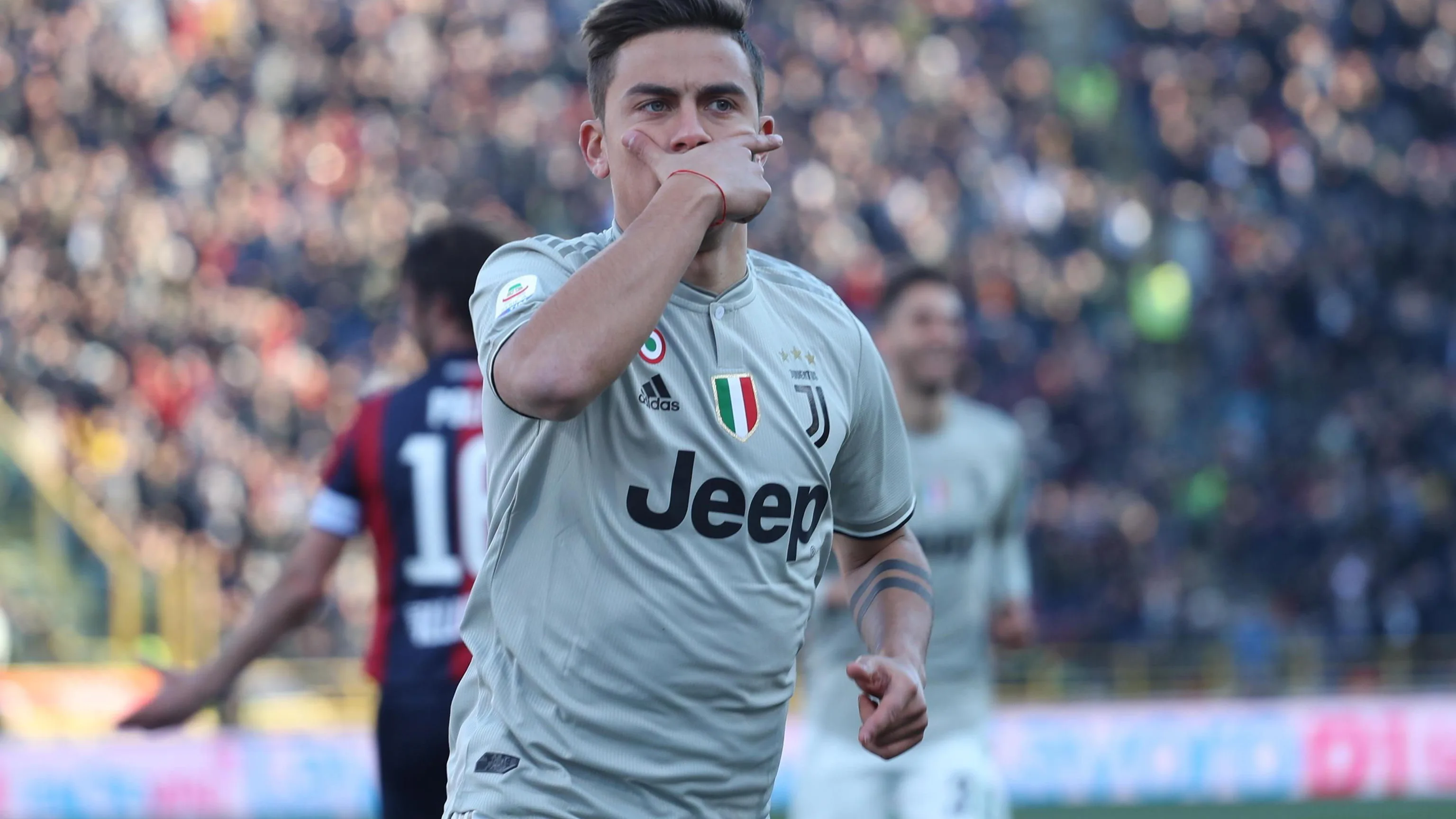 Paulo Dybala celebra su gol ante la Bolonia