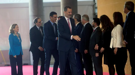 El rey Felipe VI, el presidente del Gobierno, Pedro Sánchez (3i), y el de la Generalitat, Quim Torra El rey Felipe VI, el presidente del Gobierno, Pedro Sánchez (3i), y el de la Generalitat, Quim Torra