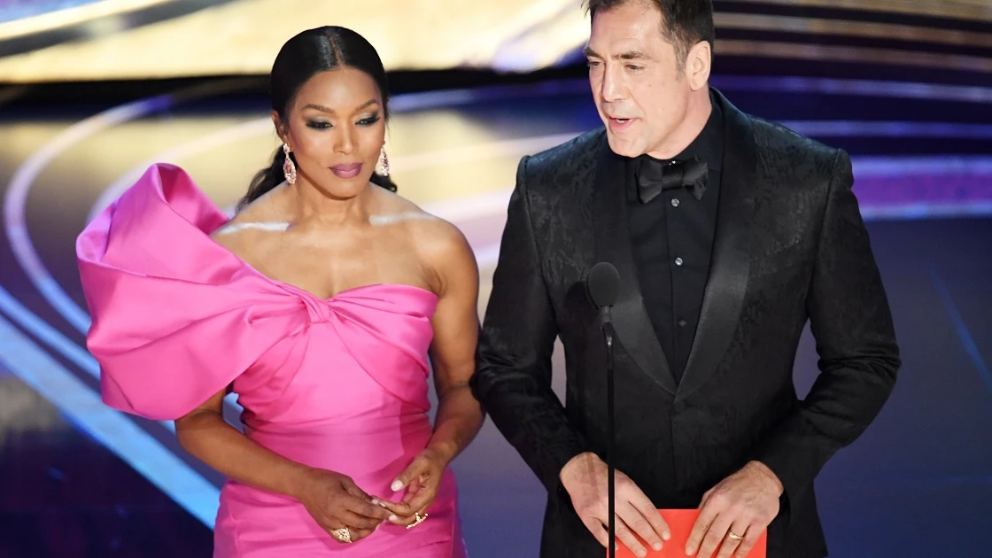 Angela Bassett y Javier Bardem en los Oscar 2019