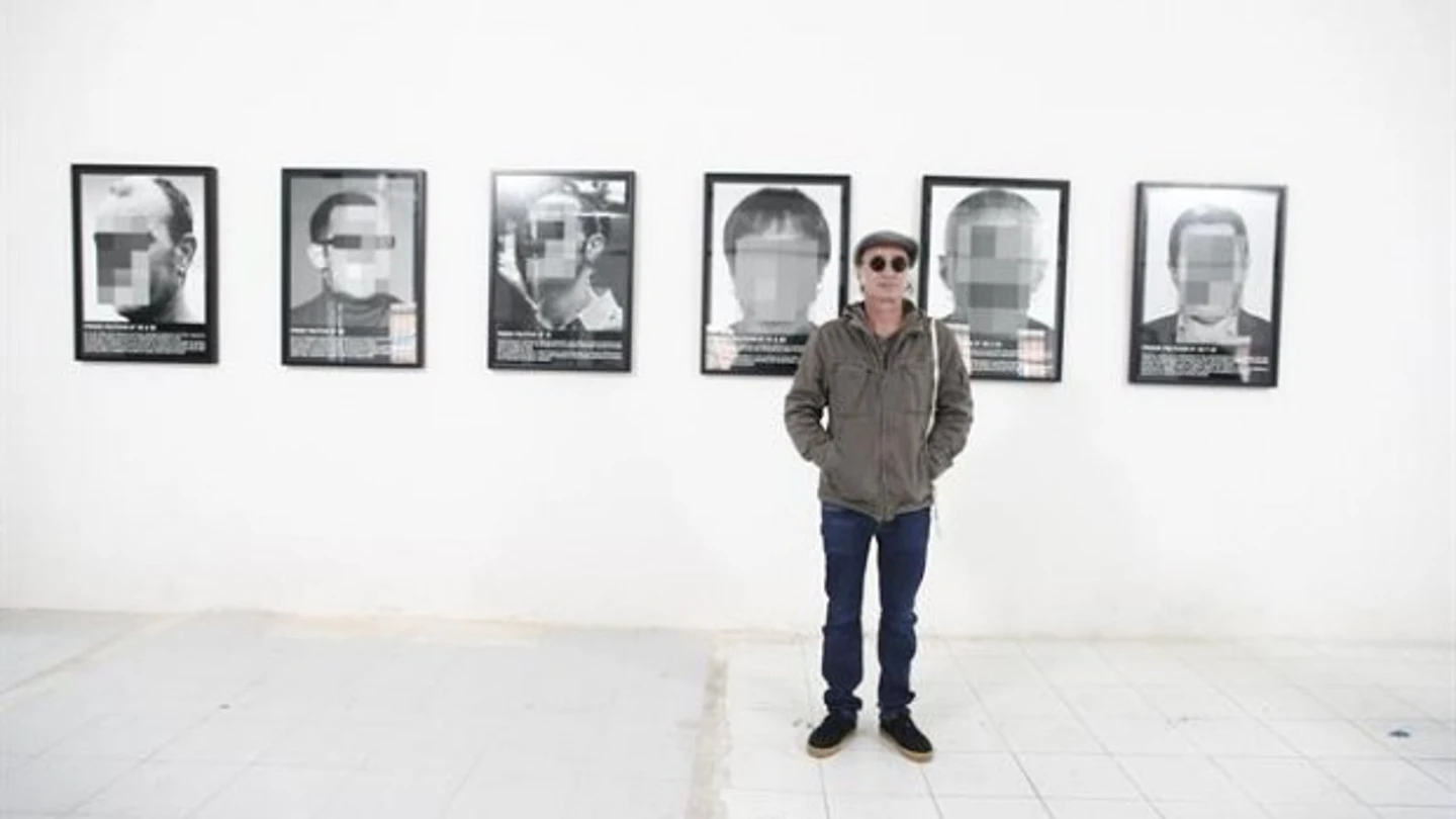 Los 'presos políticos' de Santiago Sierra vuelven a ARCO Los 'presos políticos' de Santiago Sierra vuelven a ARCO
