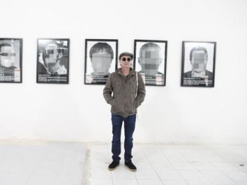 Los 'presos políticos' de Santiago Sierra vuelven a ARCO Los 'presos políticos' de Santiago Sierra vuelven a ARCO