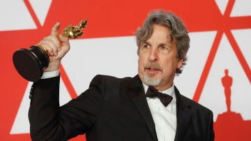 Peter Farrelly posa con el Oscar a Mejor Película por 'Green Book'