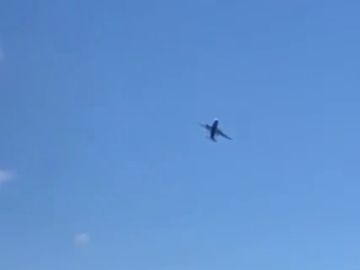 Un avión se zarandea 90º a ambos lados mientras intenta aterrizar en Gibraltar Un avión se zarandea 90º a ambos lados mientras intenta aterrizar en Gibraltar