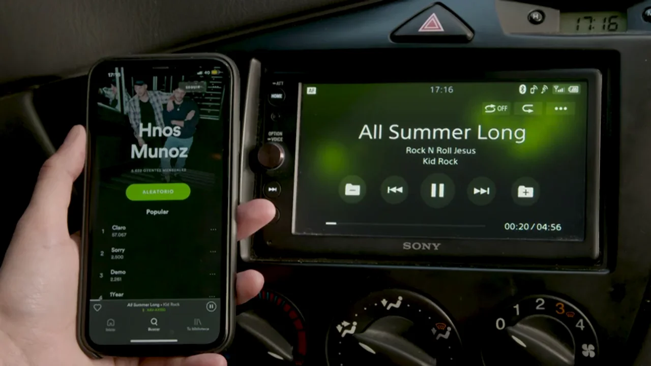 Cómo escuchar música en el coche con el móvil