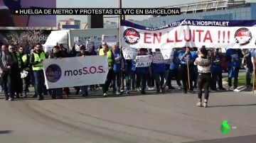 Caos para llegar al Mobile World Congress: huelga con metros atestados, protestas de Uber y Cabify y manifestación de mossos