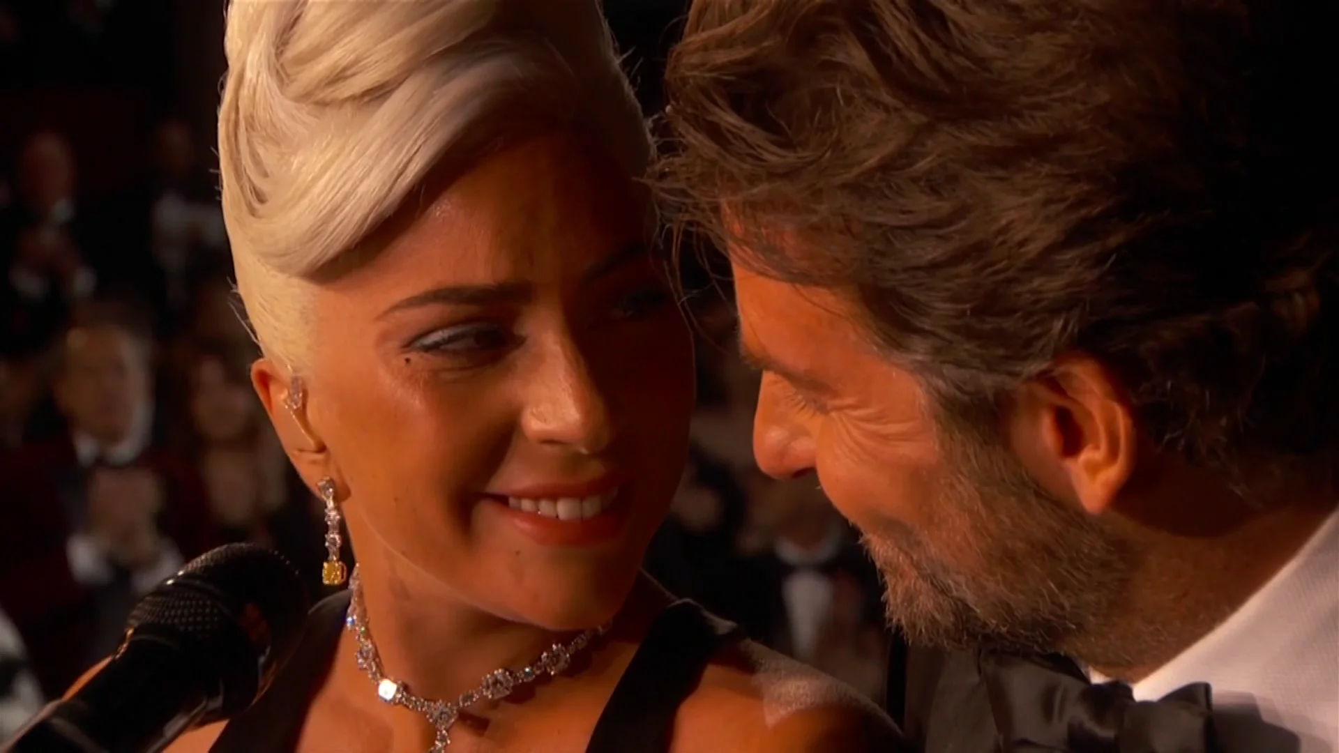 Lady Gaga y Bradley Cooper durante su actuación en los Oscar