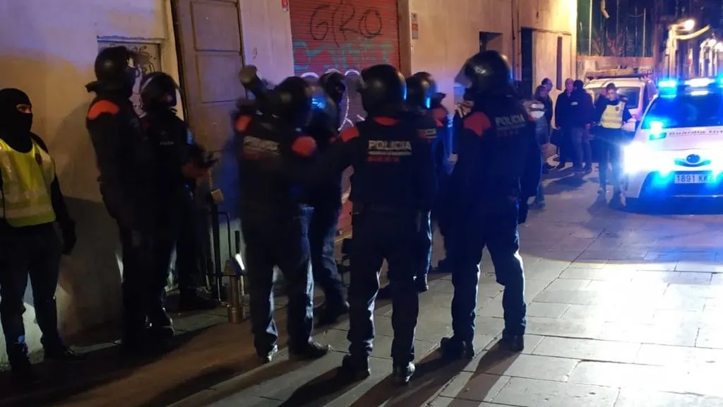 Los Mossos d'Esquadra han irrumpido en cuatro narcopisos