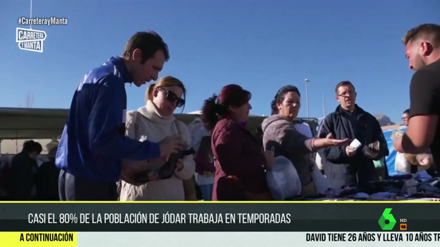 El día a día en Jódar, un pueblo de temporeros: "Aquí solo quedan los niños y los jubilados" El día a día en Jódar, un pueblo de temporeros: "Aquí solo quedan los niños y los jubilados"