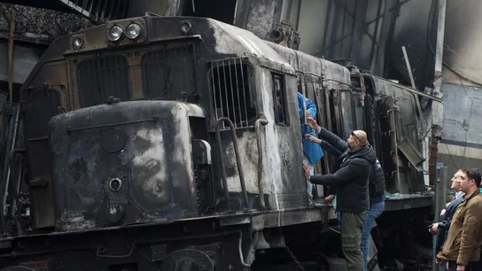 Vista de los daños en uno de los andenes de la estación de tren central en El Cairo Vista de los daños en uno de los andenes de la estación de tren central en El Cairo