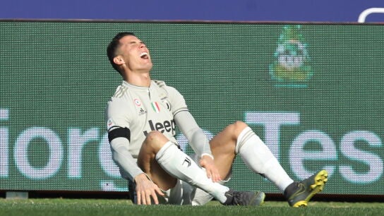 Cristiano Ronaldo se duele de un golpe