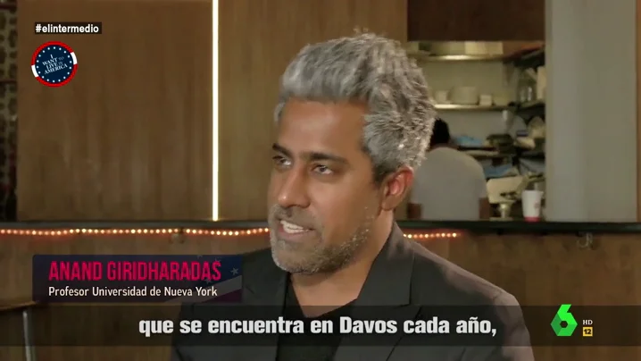 "El 82% de la riqueza creada globalmente pertenece al 1% de los ricos": Anand Giridharadas repasa los beneficios de las grandes empresas