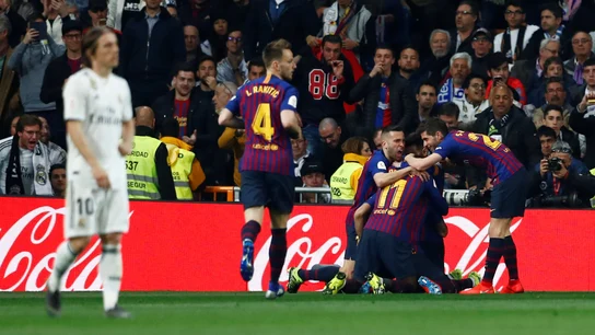 El Barça celebra el gol de Luis Suárez El Barça celebra el gol de Luis Suárez