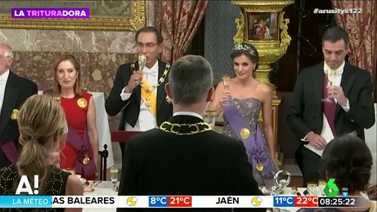 Este es el polémico detalle de la reina Letizia que eclipsa su espectacular vestido de princesa Disney Este es el polémico detalle de la reina Letizia que eclipsa su espectacular vestido de princesa Disney