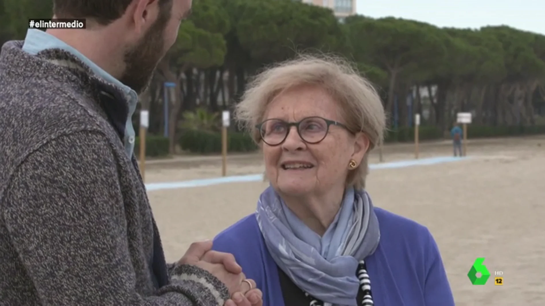 Viaja a Francia para "honrar y recordar" a sus padres republicanos: "España se ha portado fatal con los exiliados"