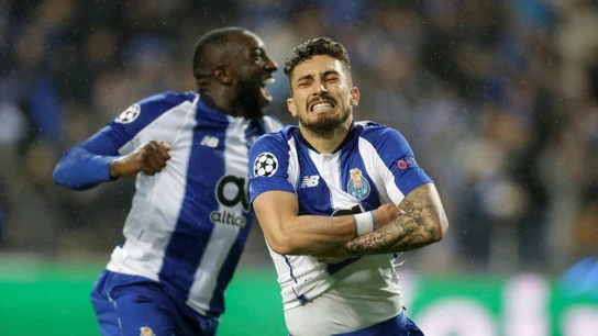 Telles celebra su gol contra la Roma Telles celebra su gol contra la Roma