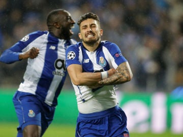 Telles celebra su gol contra la Roma Telles celebra su gol contra la Roma