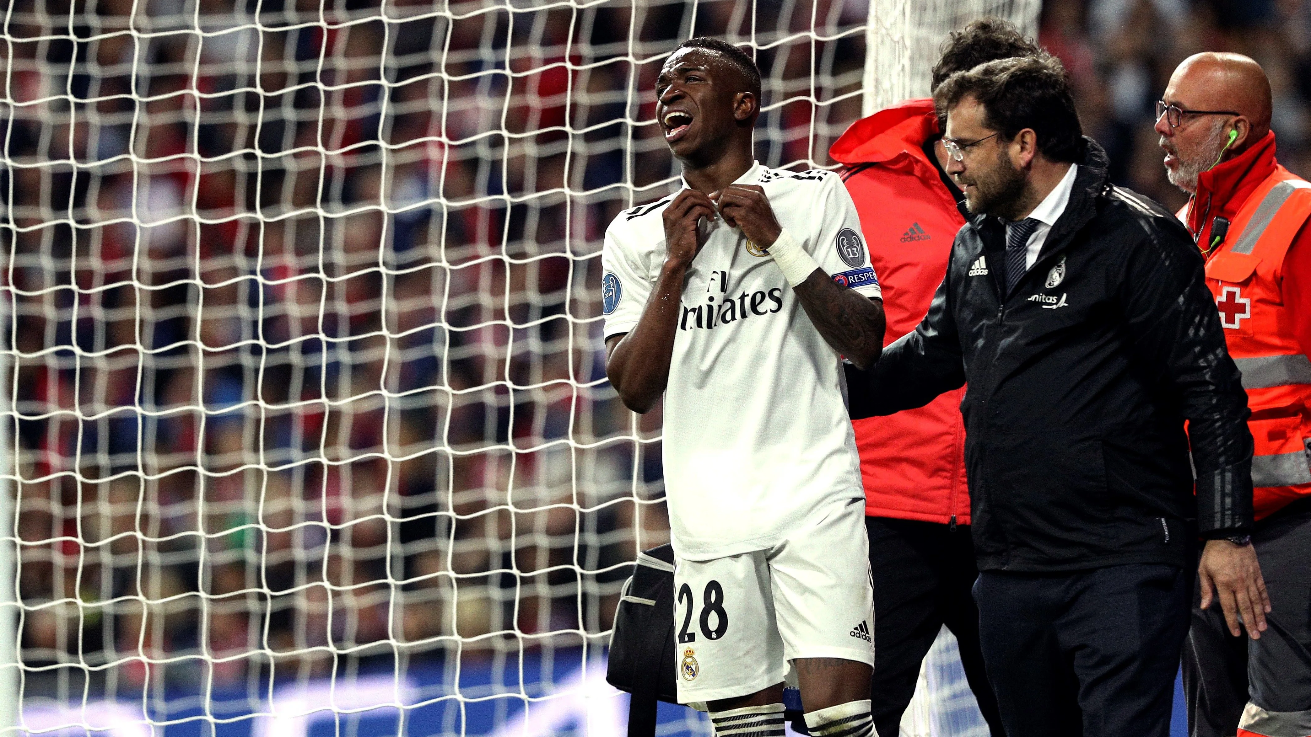 Vinicius se retira llorando del campo en el duelo ante el Ajax