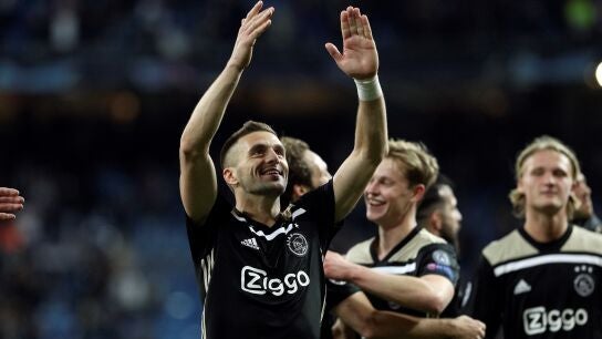 Dusan Tadic celebra la victoria del Ajax en el Bernab&eacute;u