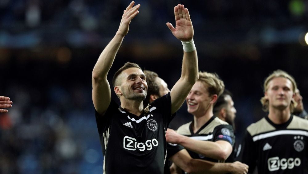 Dusan Tadic celebra la victoria del Ajax en el Bernabéu