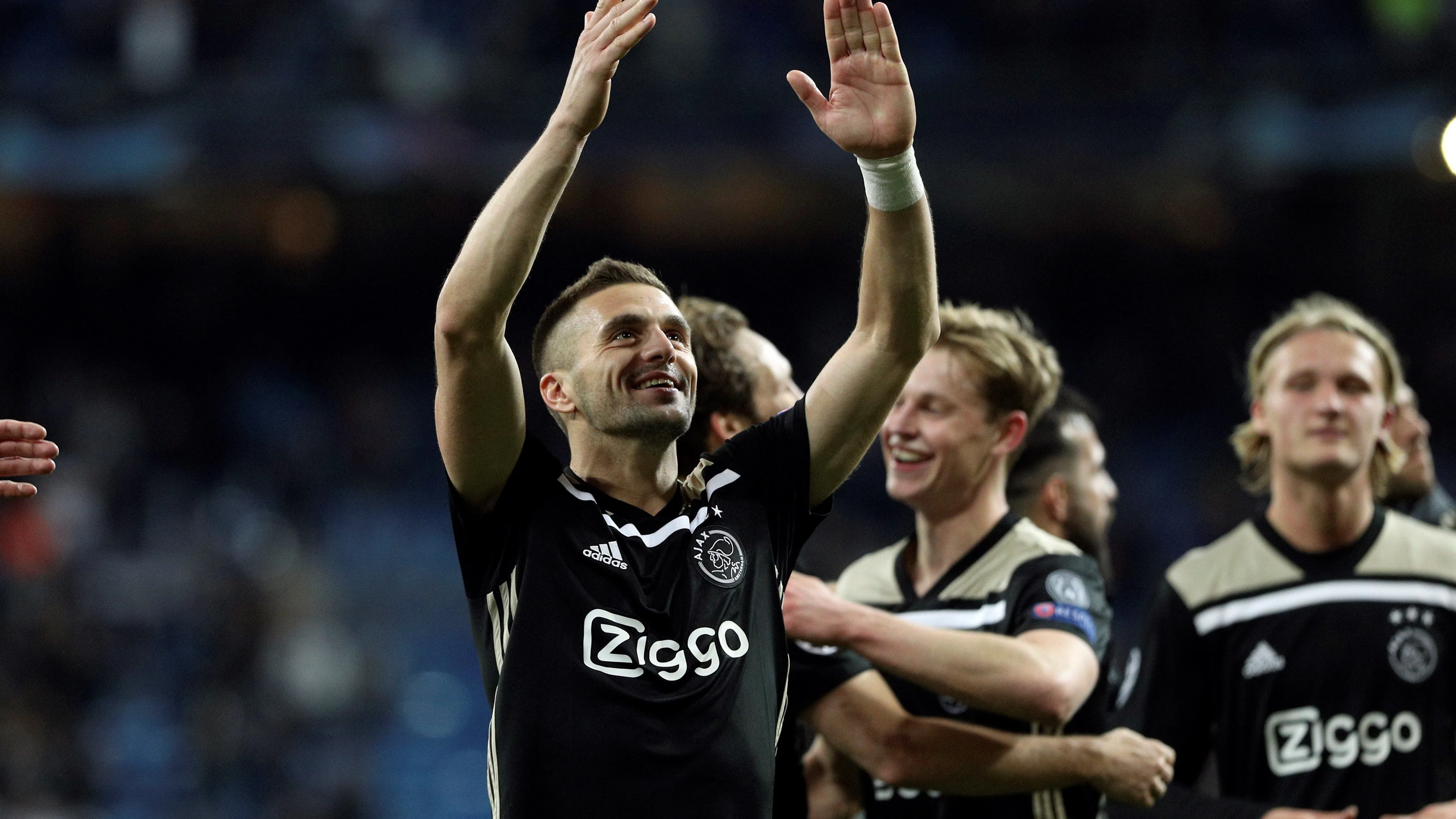 Dusan Tadic celebra la victoria del Ajax en el Bernabéu