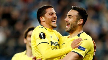 Iborra y Fornals celebran uno de los goles del Villarreal ante el Zenit