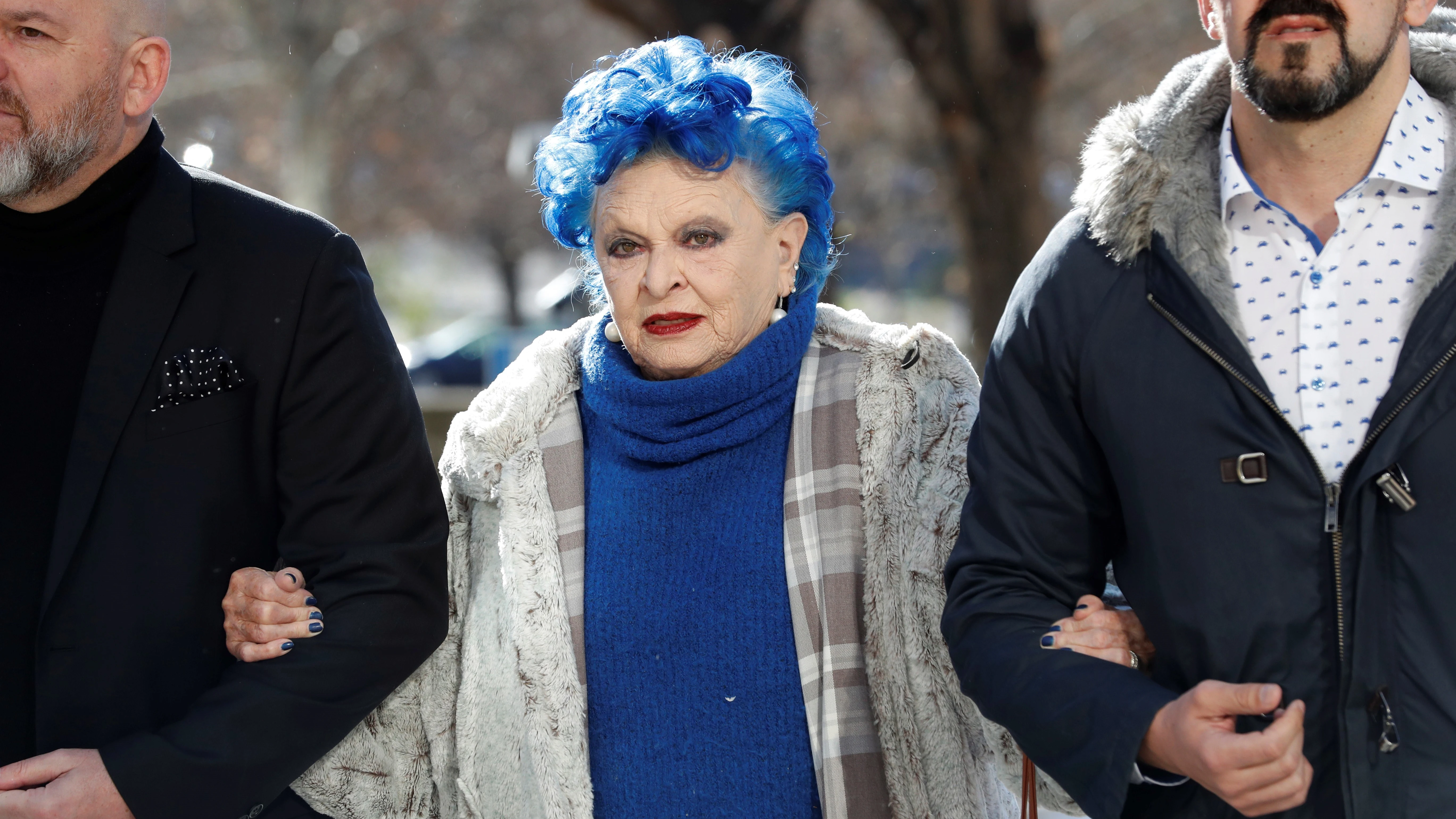 Imagen de Lucía Bosé llegando al juzgado