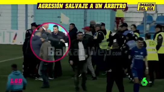 Agreden y pisotean a un árbitro en Albania: hasta el presidente le pegó Agreden y pisotean a un árbitro en Albania: hasta el presidente le pegó