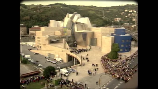 Entre un asesinato de ETA y las críticas de los medios de comunicación: el Museo Guggenheim llevó el renacimiento a Bilbao con muchas dificultades Entre un asesinato de ETA y las críticas de los medios de comunicación: el Museo Guggenheim llevó el renacimiento a Bilbao con muchas dificultades