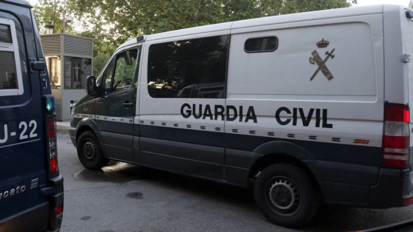 Furgón de la Guardia Civil. Furgón de la Guardia Civil.