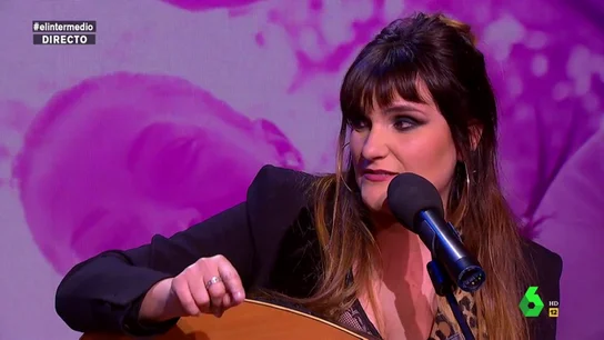 El alegato feminista de Rozalén tras actuar en El Intermedio: "donde sí que se va a cantar es en las calles" El alegato feminista de Rozalén tras actuar en El Intermedio: "donde sí que se va a cantar es en las calles"