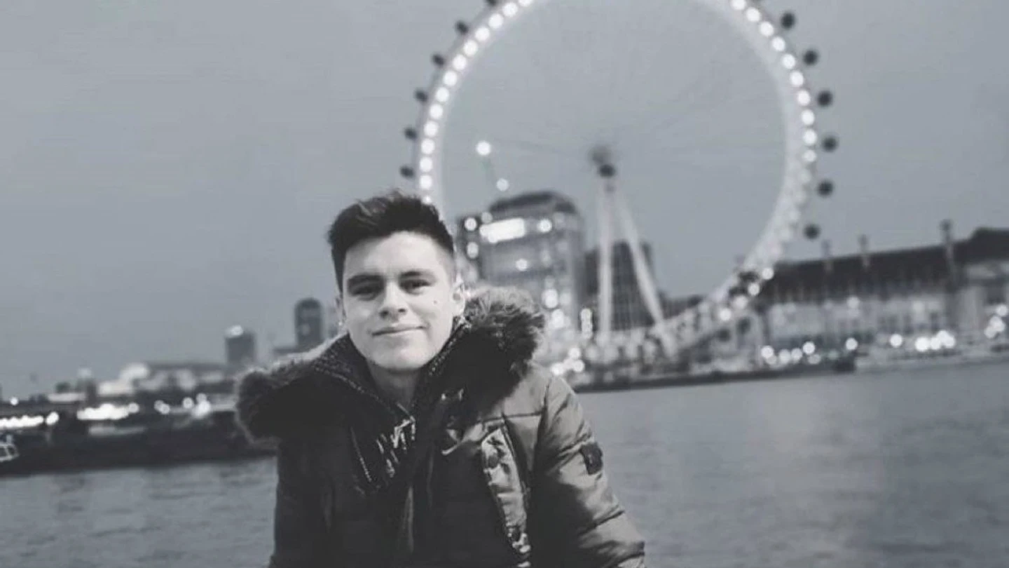 Fallece un joven español de 26 años tras ser apuñalado en Londres Fallece un joven español de 26 años tras ser apuñalado en Londres