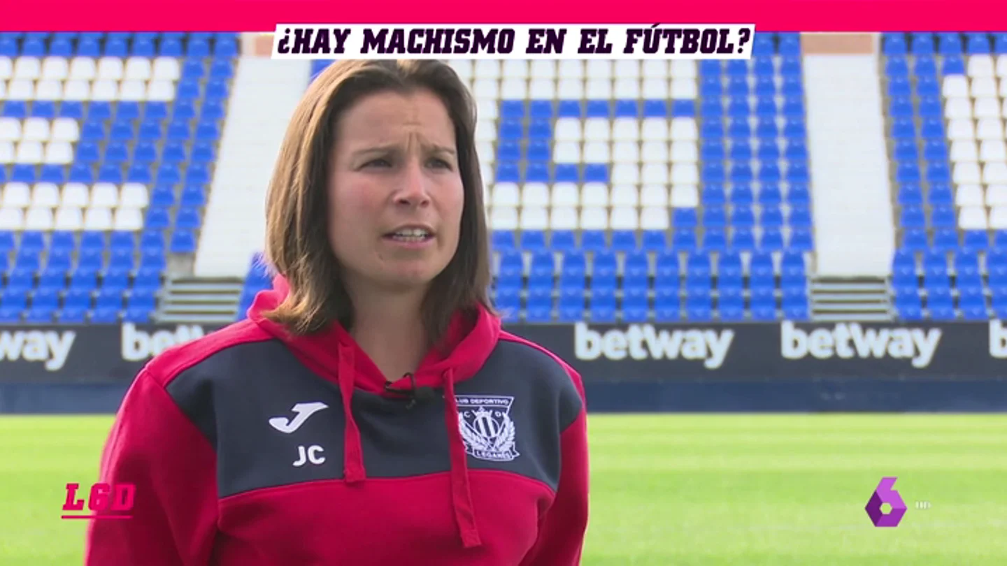 Jara Cuenca, utillera y entrenadora del Infantil B del Leganés: "Por suerte no he tenido que vivir insultos machistas" Jara Cuenca, utillera y entrenadora del Infantil B del Leganés: "Por suerte no he tenido que vivir insultos machistas"