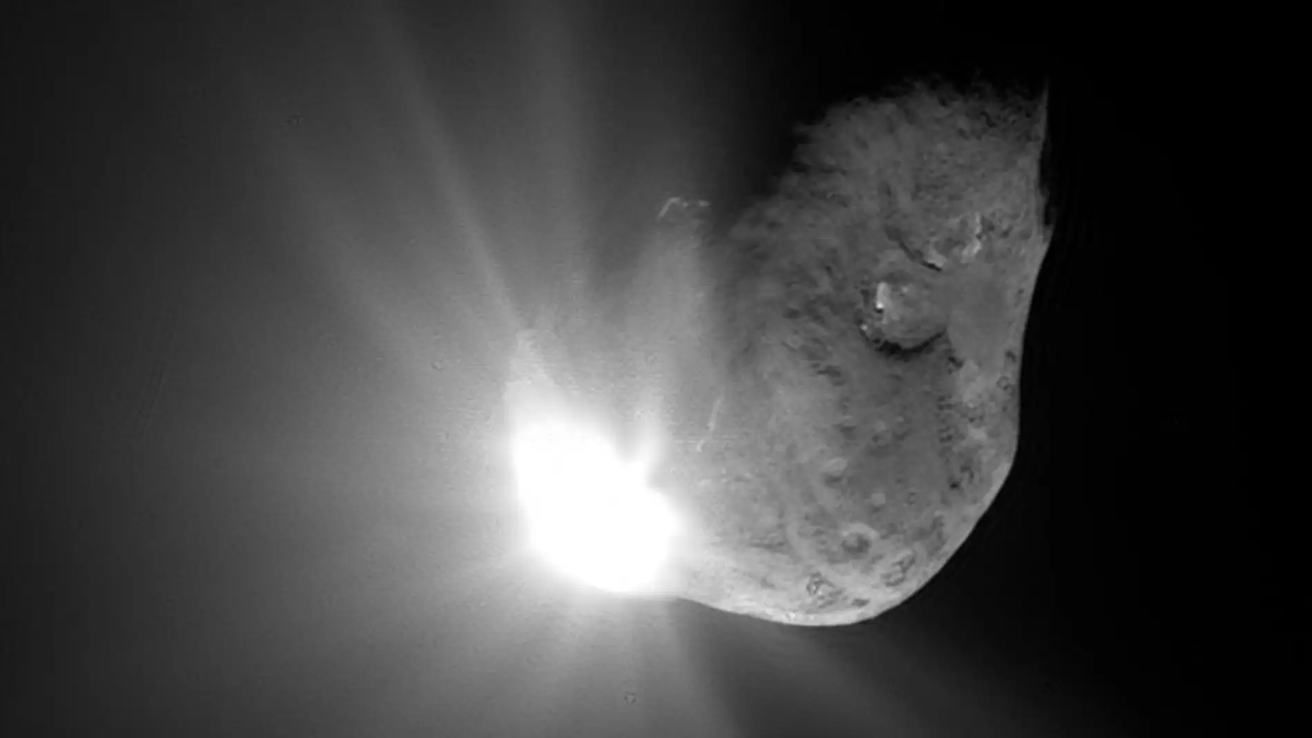 Imagen de la misión Deep Impact de la NASA colisionando con un cometa en 2005