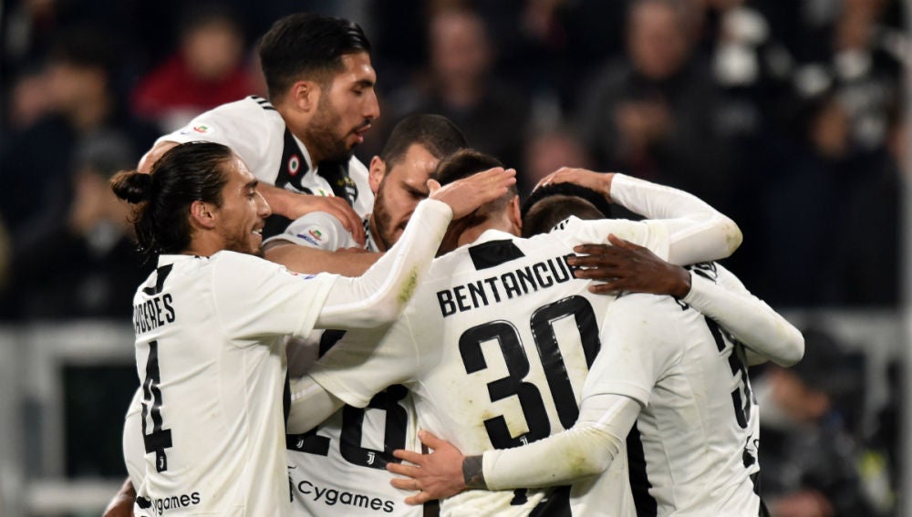 Los jugadores de la Juventus celebran un gol