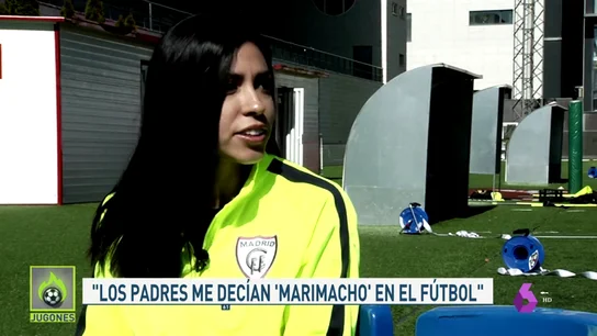 ¿Hay discriminación a la mujer en el deporte? Ellas responden: "Decian que me tenían que dar patadas para no poder regatear a sus hijos" ¿Hay discriminación a la mujer en el deporte? Ellas responden: "Decian que me tenían que dar patadas para no poder regatear a sus hijos"