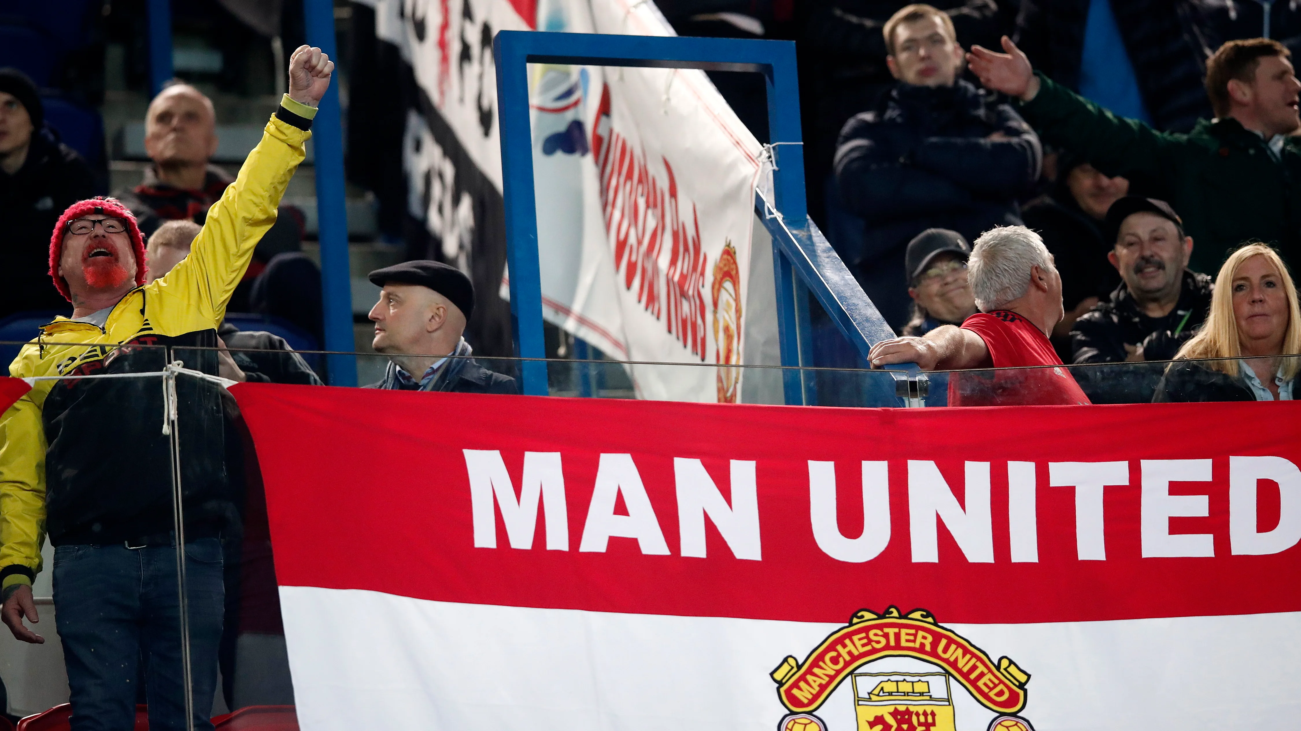 Aficionados del Manchester United en el Parque de los Príncipes de París