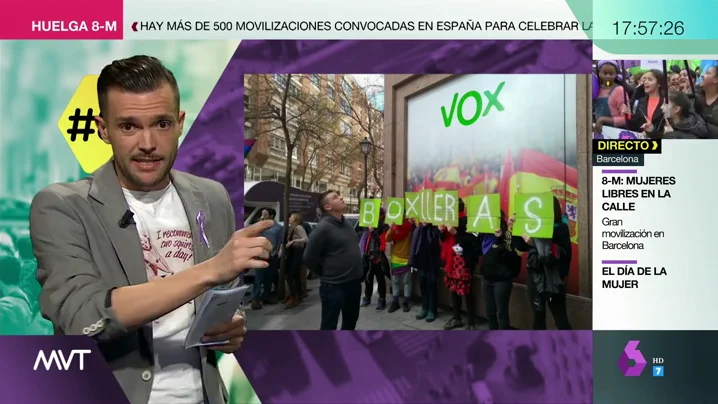 Concentración del 8M frente a la sede de Vox