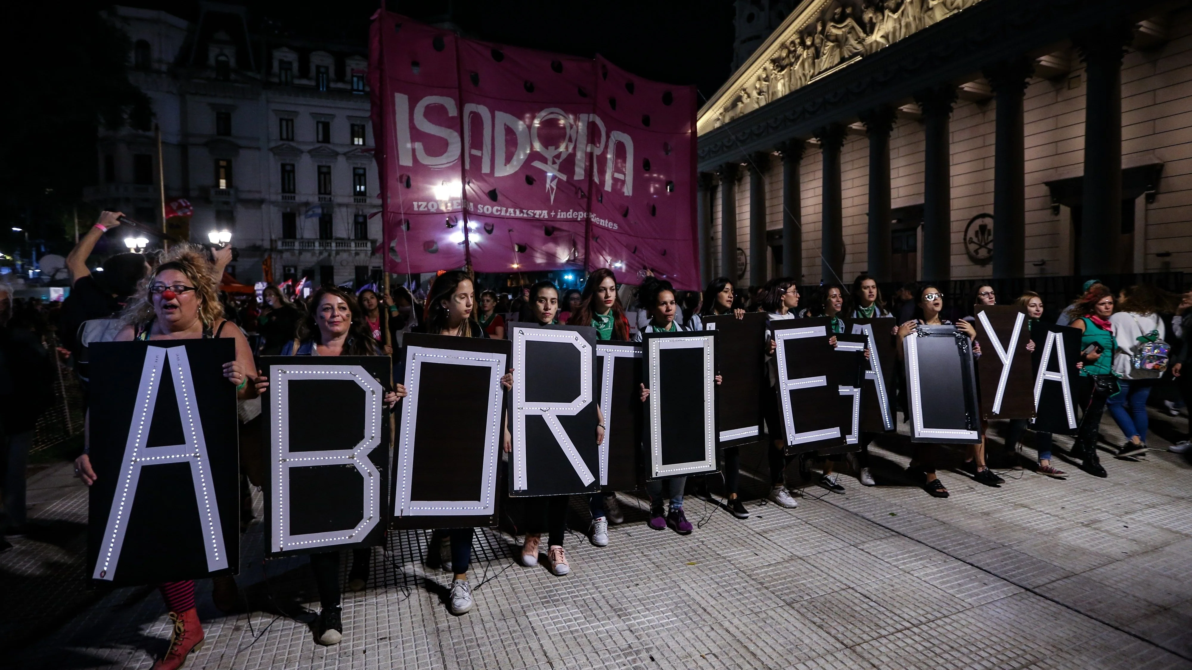 Colectivos de mujeres participan al paro por el Día Internacional de la Mujer