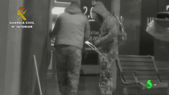 Desarticulado un grupo criminal "extremadamente peligroso" que volaba cajeros con 'la madre de Satán' Desarticulado un grupo criminal "extremadamente peligroso" que volaba cajeros con 'la madre de Satán'