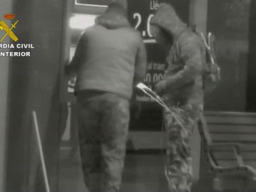 Desarticulado un grupo criminal "extremadamente peligroso" que volaba cajeros con 'la madre de Satán' Desarticulado un grupo criminal "extremadamente peligroso" que volaba cajeros con 'la madre de Satán'